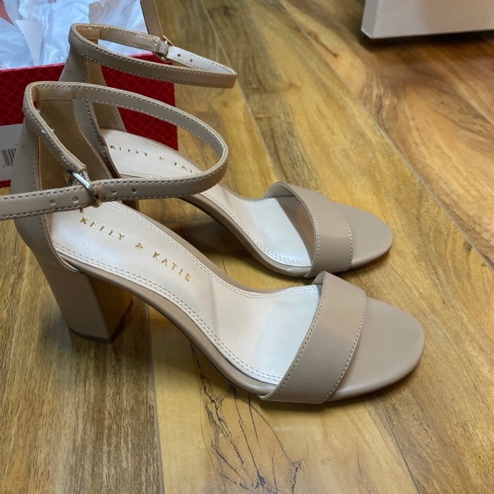 NWT Nude Heels